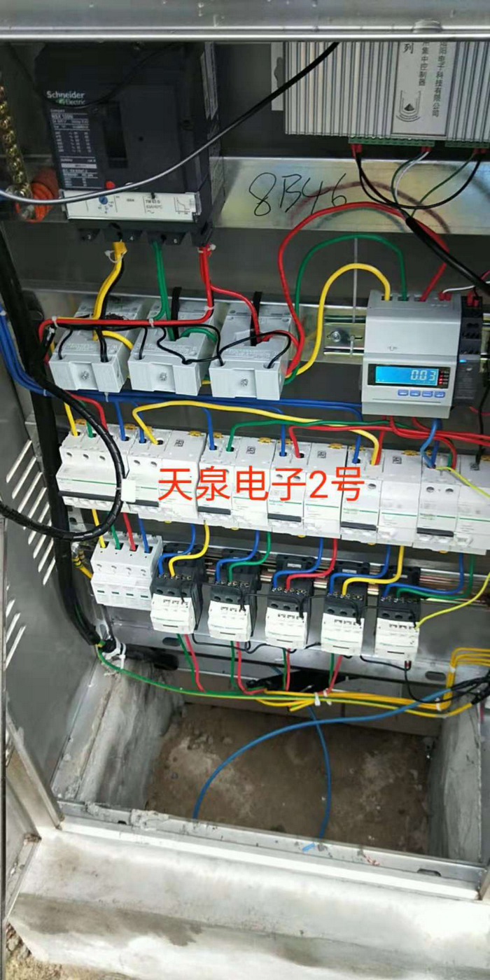 燦陽公司為蘇北某工業(yè)區(qū)100多棟樓宇亮化安裝集中控制器。(圖4)
