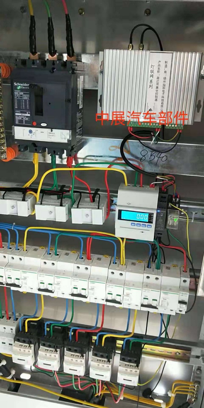 燦陽公司為蘇北某工業(yè)區(qū)100多棟樓宇亮化安裝集中控制器。(圖6)