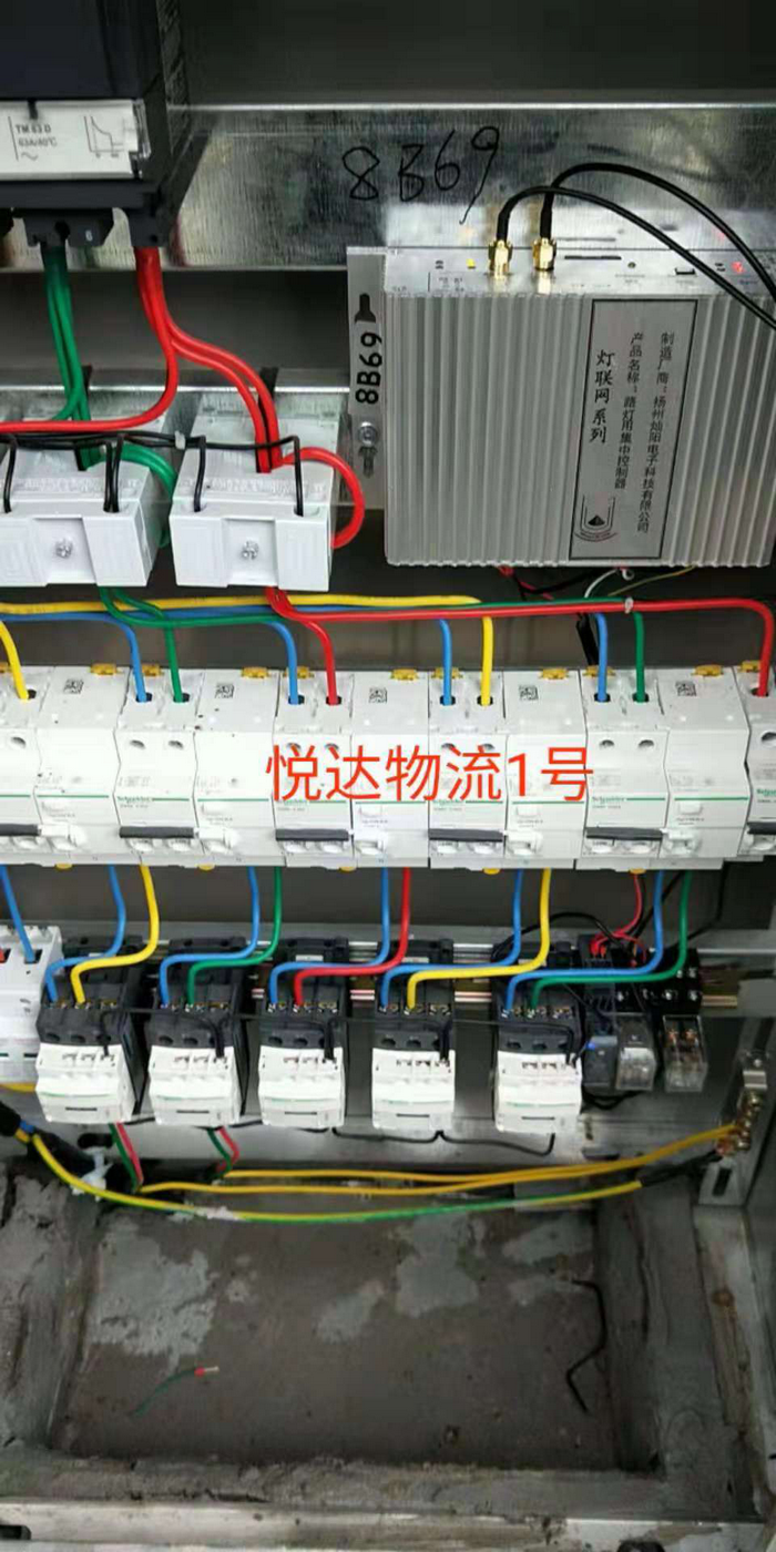 燦陽公司為蘇北某工業(yè)區(qū)100多棟樓宇亮化安裝集中控制器。(圖7)