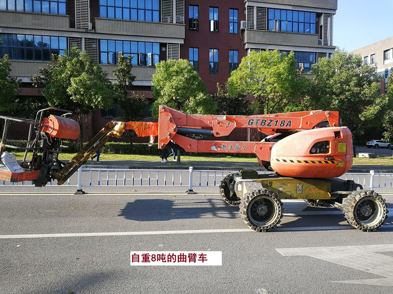 貴州某高校為本校區(qū)內(nèi)600多盞路燈更換LED燈頭及加裝太陽能LORA調(diào)光控制模塊，達到了節(jié)能和智能控制的目的。(圖6)